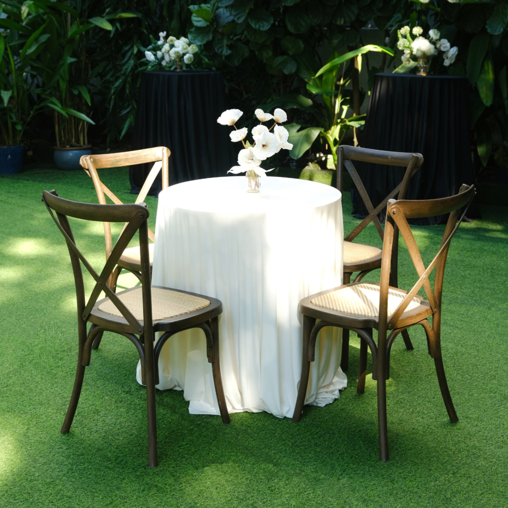 Brown Crossback Chair – Bàn Cocktail Trắng / Mộc Mạc Gần Gũi, Đậm Chất Vườn