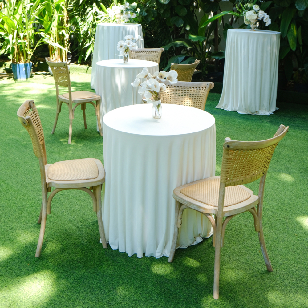 Crossback Rattan Chair – Bàn Ghế Bar Mộc Mạc Tự Nhiên Cho Sự Kiện Ngoài Trời