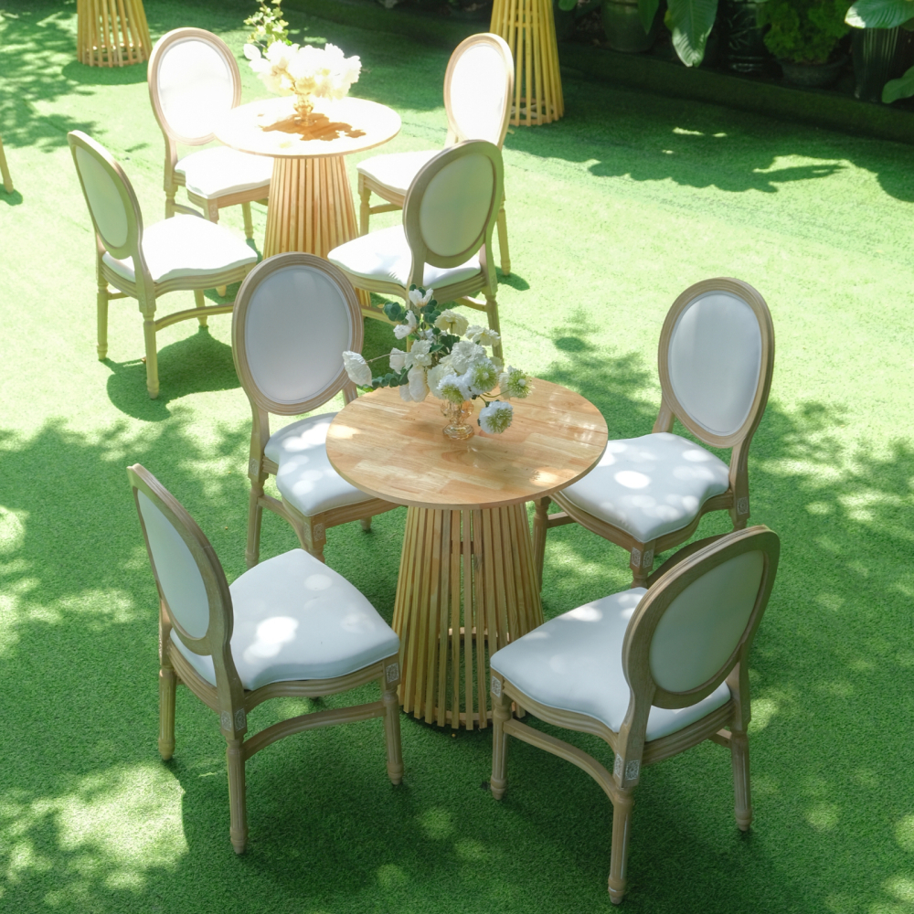 Louis XVI Nệm Trắng – Bàn Ghế Bar Tinh Tế & Nổi Bật Cho Sự Kiện Cao Cấp