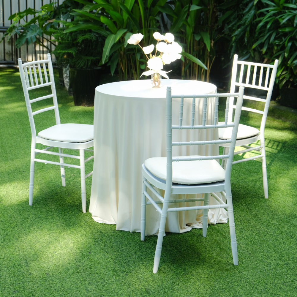 Tiffany White – Bàn Cocktail Trắng / Vẻ Đẹp Trong Trẻo Giữa Không Gian Thiên Nhiên