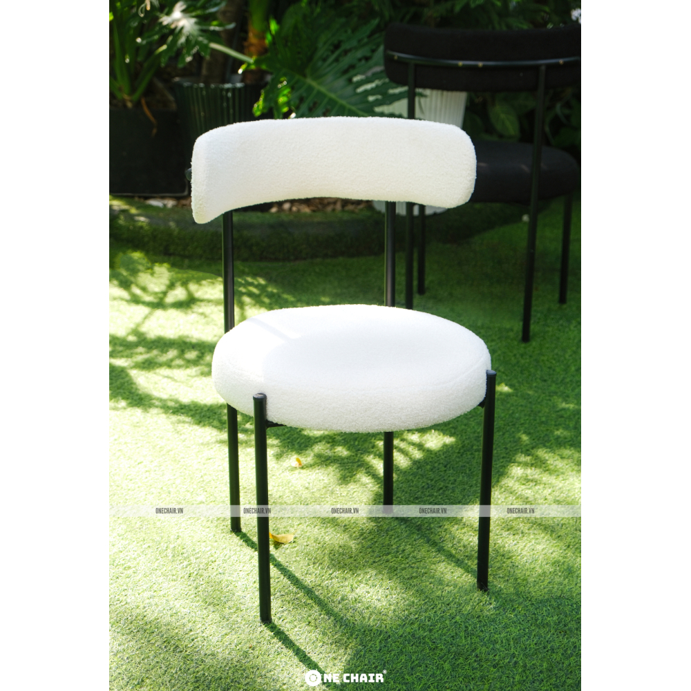 Bouclé White – Khung Ghế Đen | Ghế Sự Kiện Sang Trọng