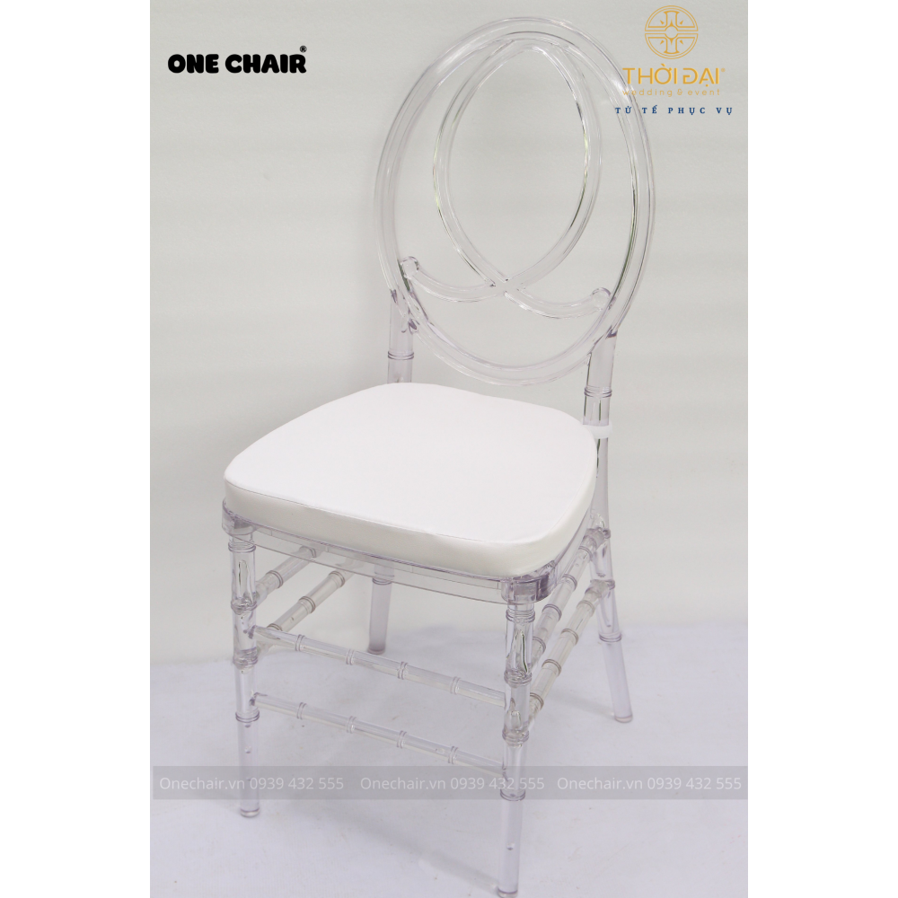 Ghế chiavari pha lê trong suốt cho sự kiện đám cưới ngoài trời sang trọng