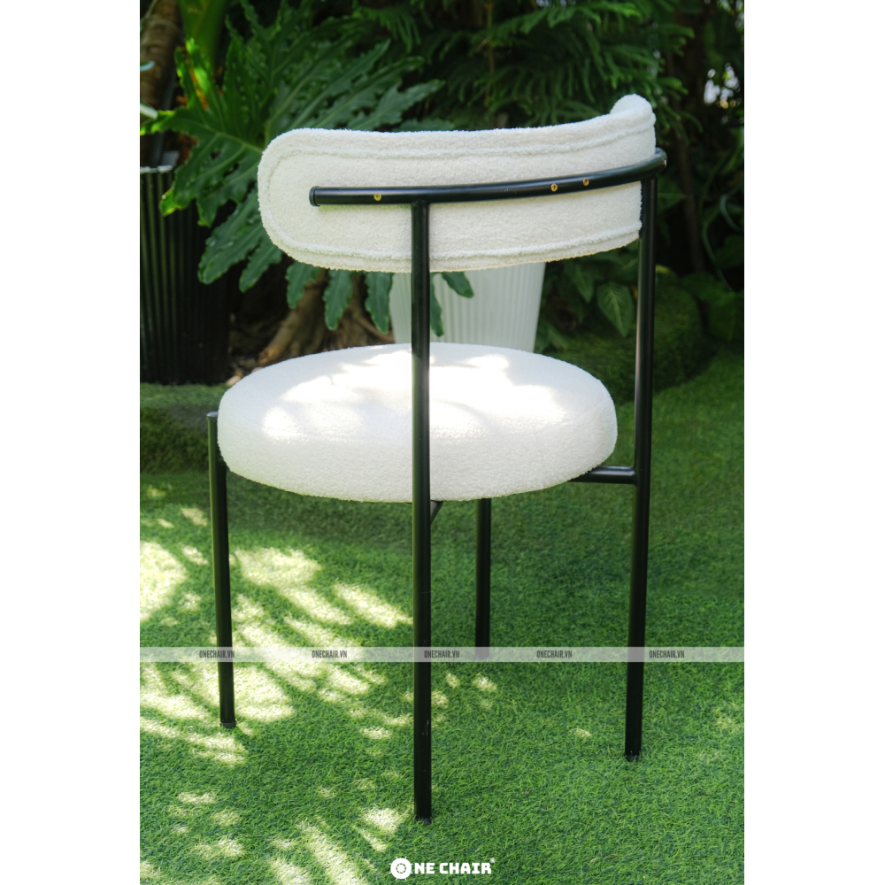 Bouclé White – Khung Ghế Đen | Ghế Sự Kiện Sang Trọng