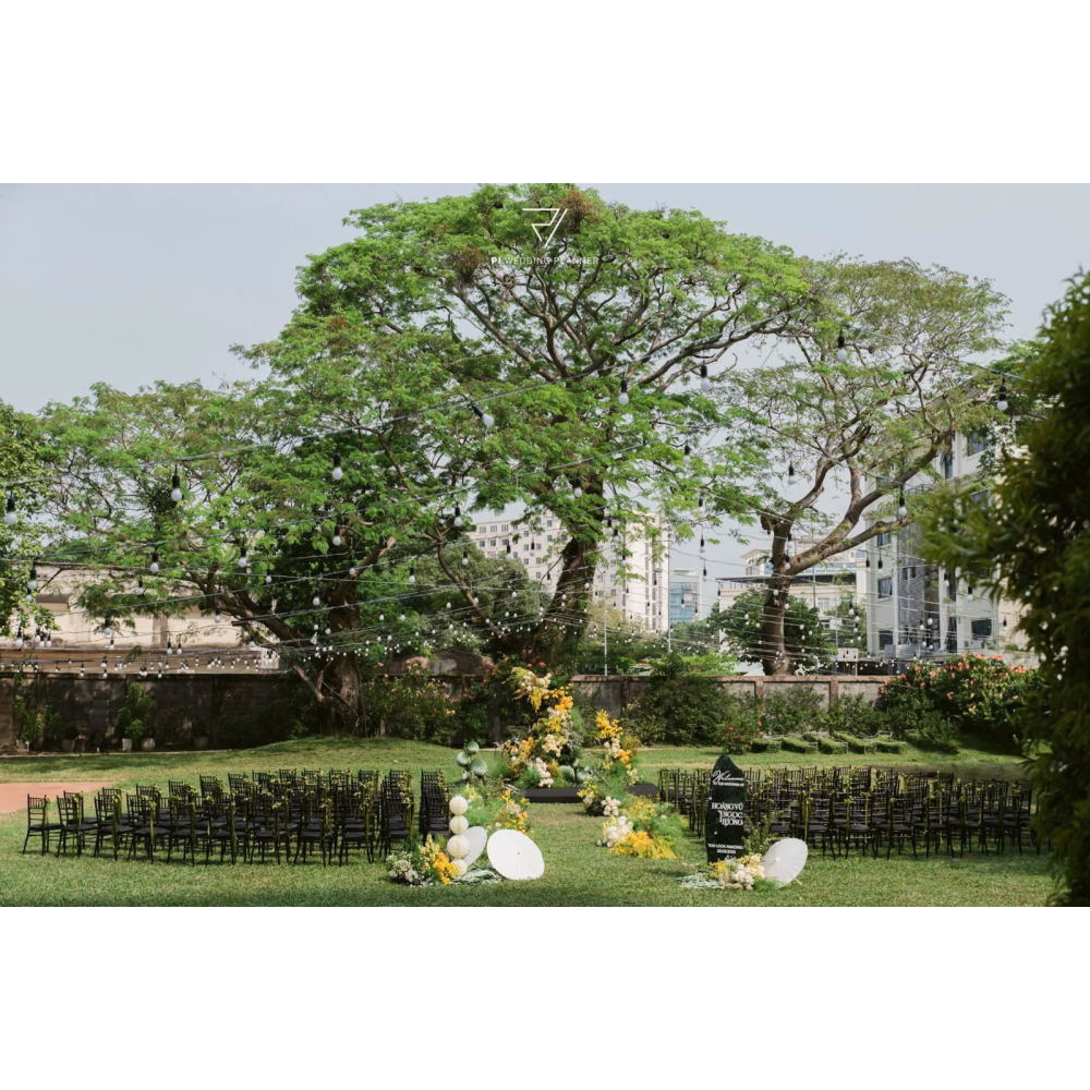 Black Chiavari Tiffany – Dịch Vụ Cho Thuê Ghế Sự Kiện Màu Đen Cao Cấp, Truyền Thống & Thanh Lịch