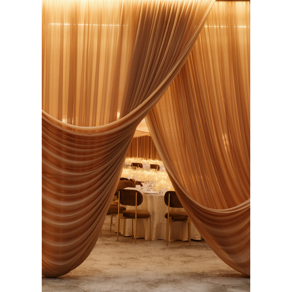 Velvet Đen – Khung Kim Loại Vàng | Ghế Sofa Mini Sang Trọng & Đẳng Cấp