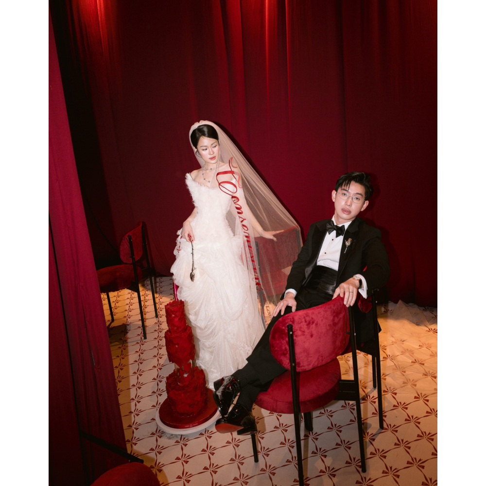 Velvet Ruby Red – Khung Kim Loại Đen | Ghế Sofa Mini Sang Trọng