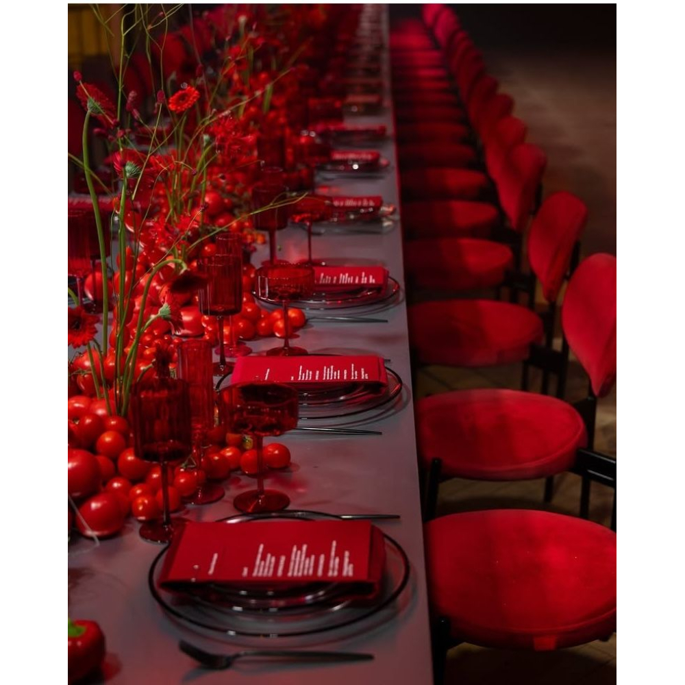 Velvet Ruby Red – Khung Kim Loại Đen | Ghế Sofa Mini Sang Trọng