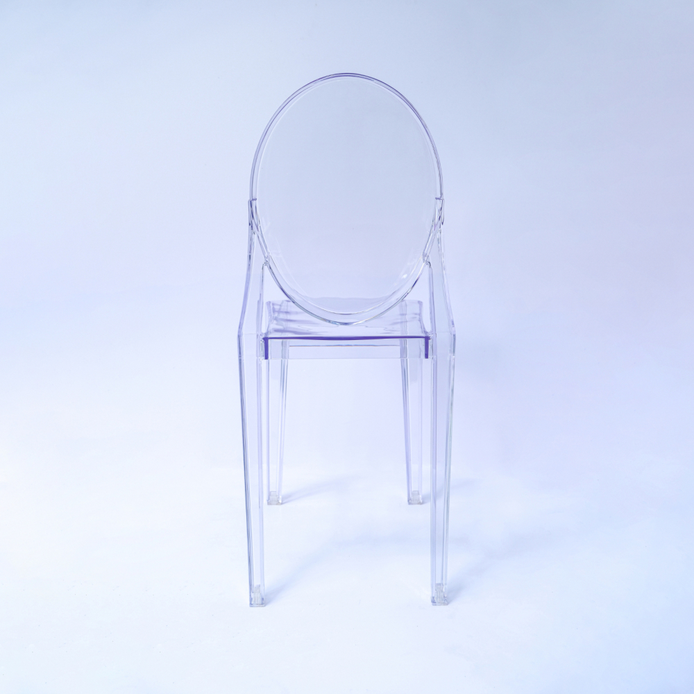 Ghost Chair: Ghế Sự Kiện Trong Suốt – Vẻ Đẹp Giản Dị Cho Không Gian Tiệc Cưới 