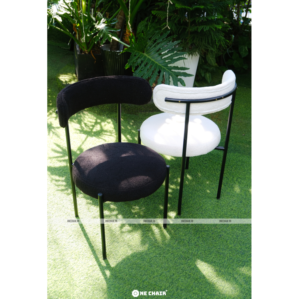 Bouclé White – Khung Ghế Đen | Ghế Sự Kiện Sang Trọng