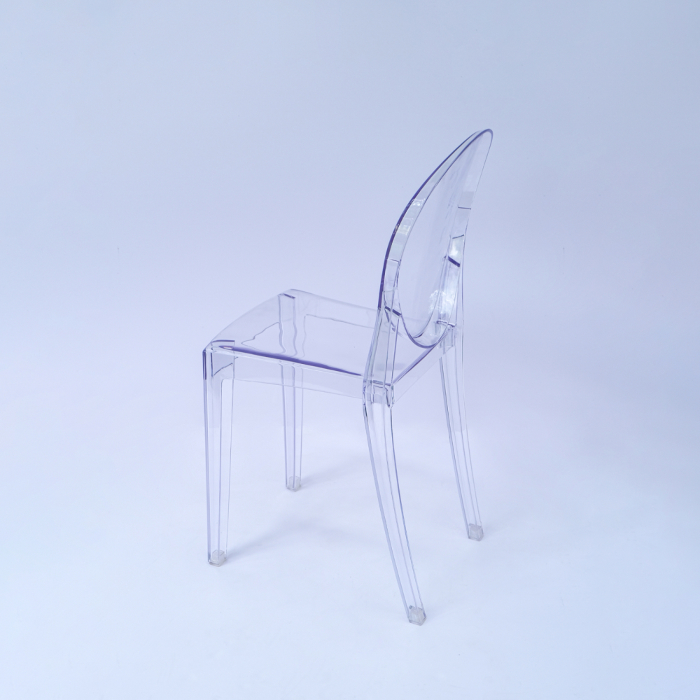 Ghost Chair: Ghế Sự Kiện Trong Suốt – Vẻ Đẹp Giản Dị Cho Không Gian Tiệc Cưới 