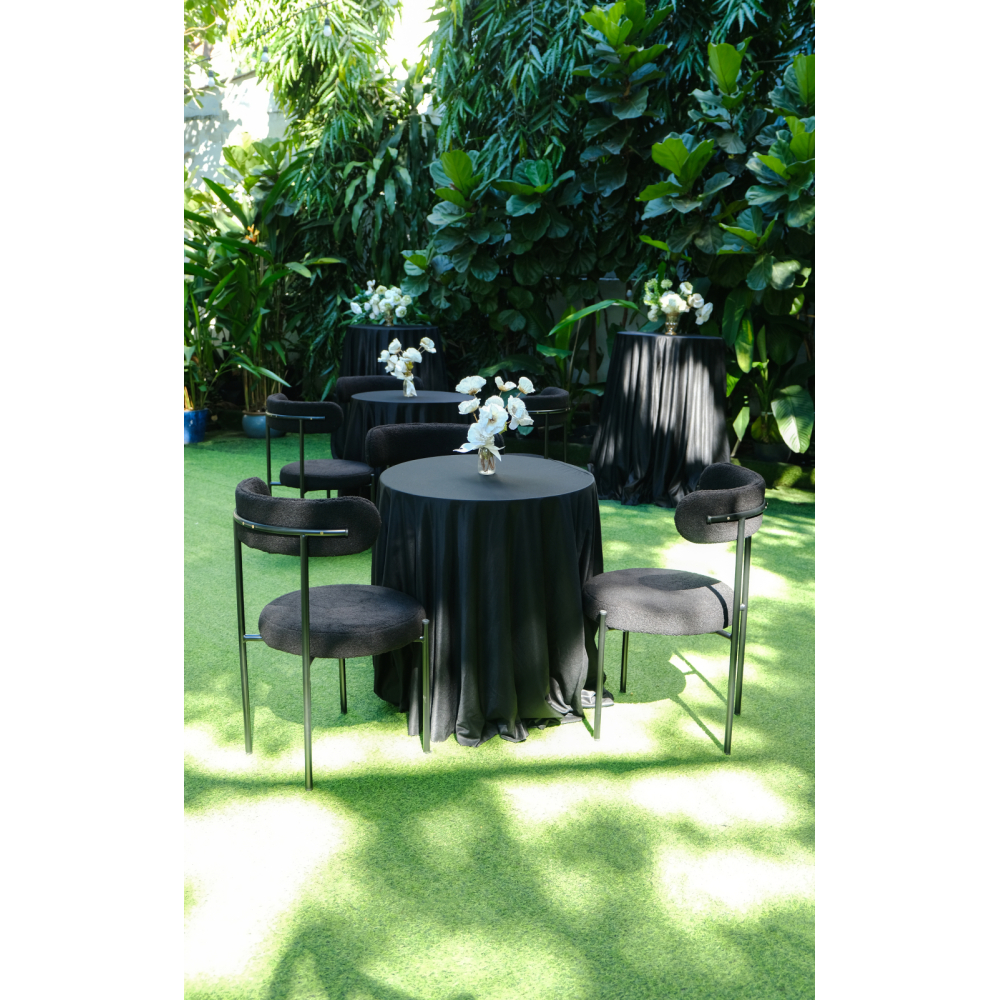 Bouclé Black Chair – Ghế Bouclé & Bàn Cocktail Đen / Cá Tính Tối Giản Trong Không Gian Tiệc Vườn