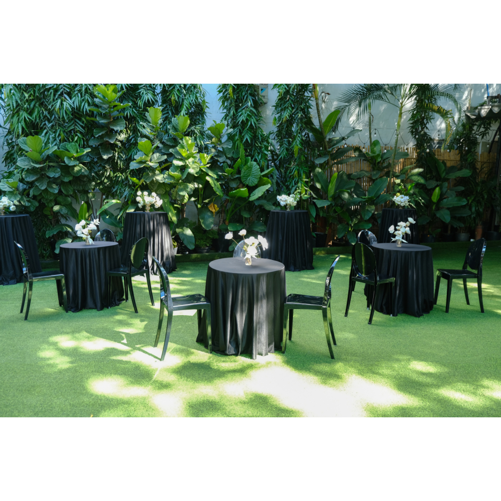 Ghost Black – Bàn Ghế Bar Đen / Bàn Cocktail Nét Tối Giản Cá Tính Giữa Sân Vườn Xanh Mát
