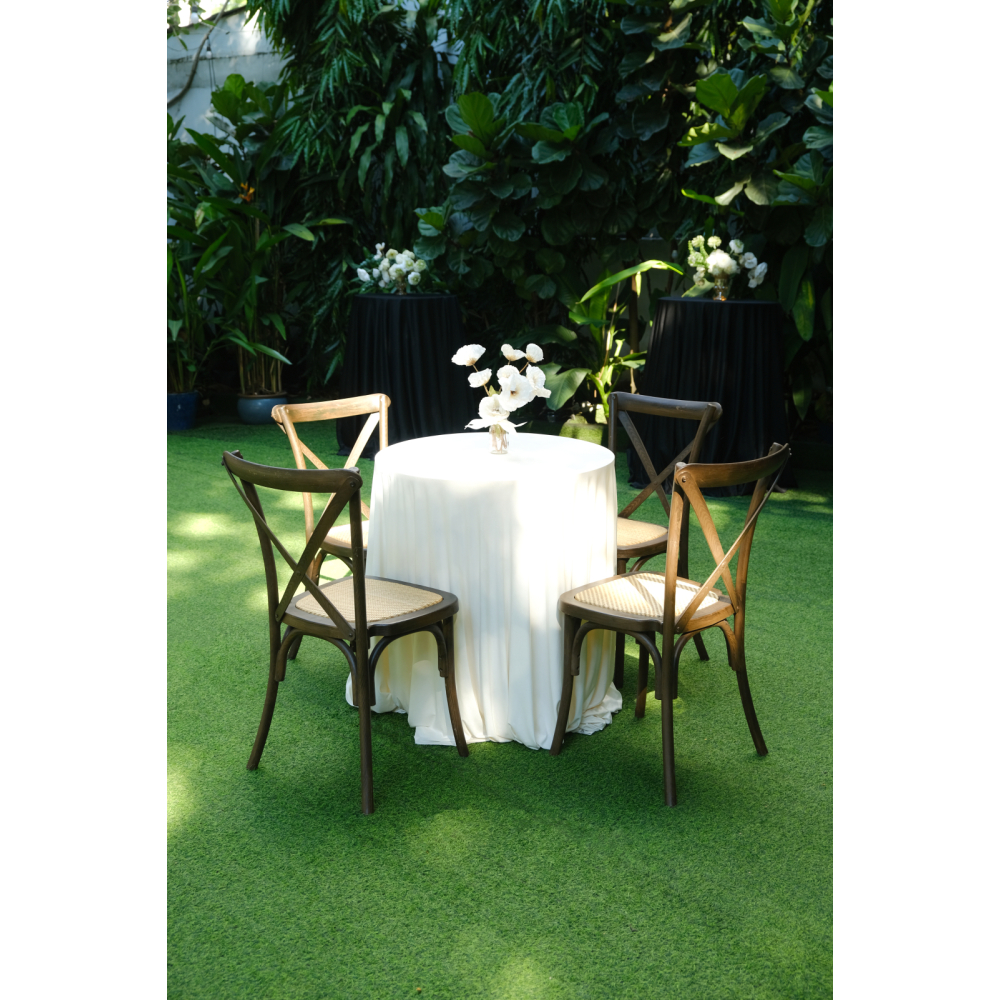 Brown Crossback Chair – Bàn Cocktail Trắng / Mộc Mạc Gần Gũi, Đậm Chất Vườn
