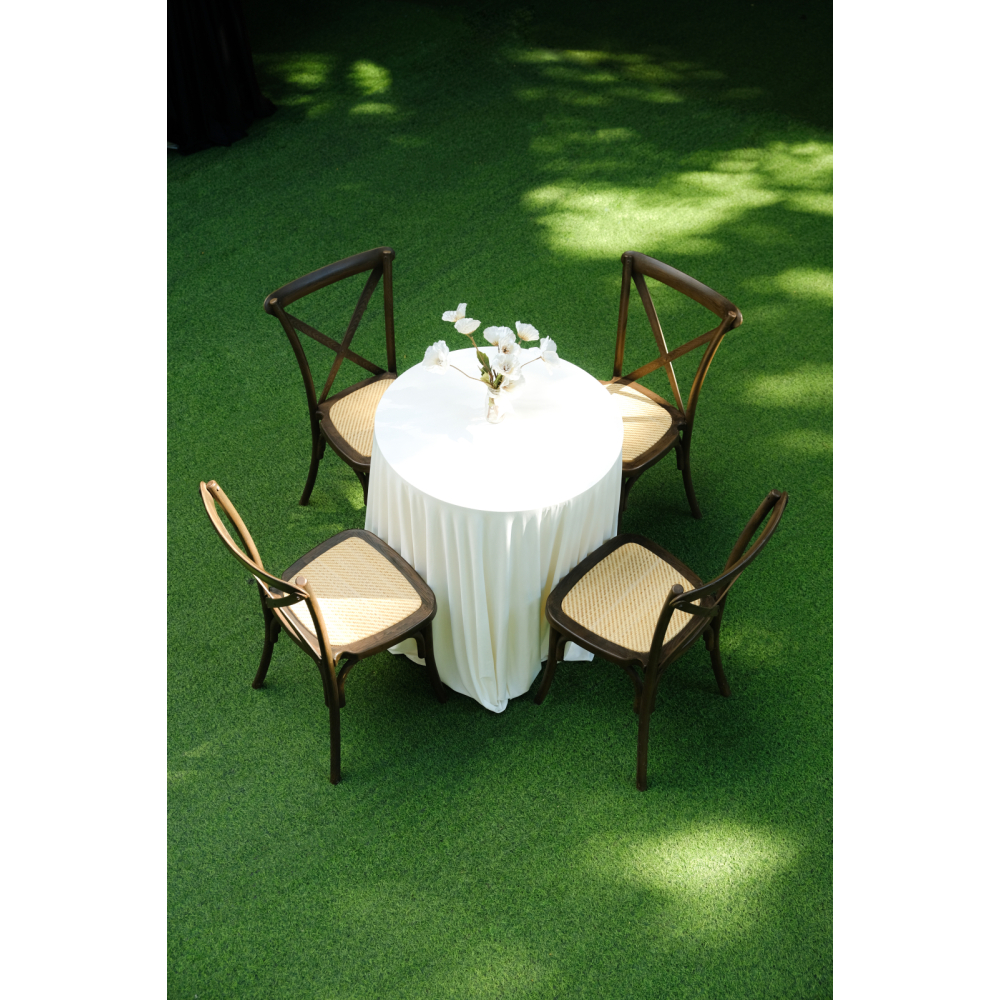 Brown Crossback Chair – Bàn Cocktail Trắng / Mộc Mạc Gần Gũi, Đậm Chất Vườn