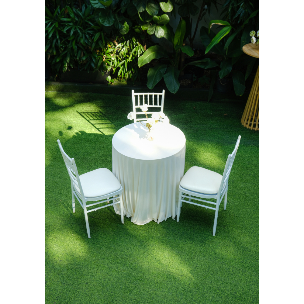 Tiffany White – Bàn Cocktail Trắng / Vẻ Đẹp Trong Trẻo Giữa Không Gian Thiên Nhiên