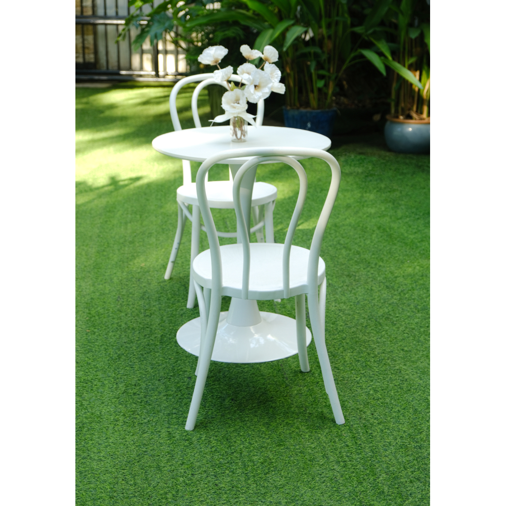 Ghế Thonet Trắng – Bàn Ghế Bar Mộc Mạc Trong Trẻo Cho Tiệc Cưới & Sự Kiện