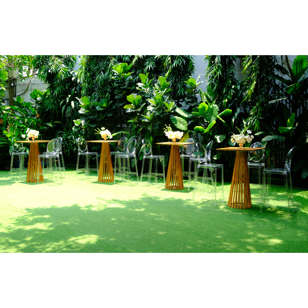 Ghost Bar & Bàn Cocktail Gỗ Vuông – Mộc Mạc Hiện Đại Cho Sự Kiện Ngoài Trời
