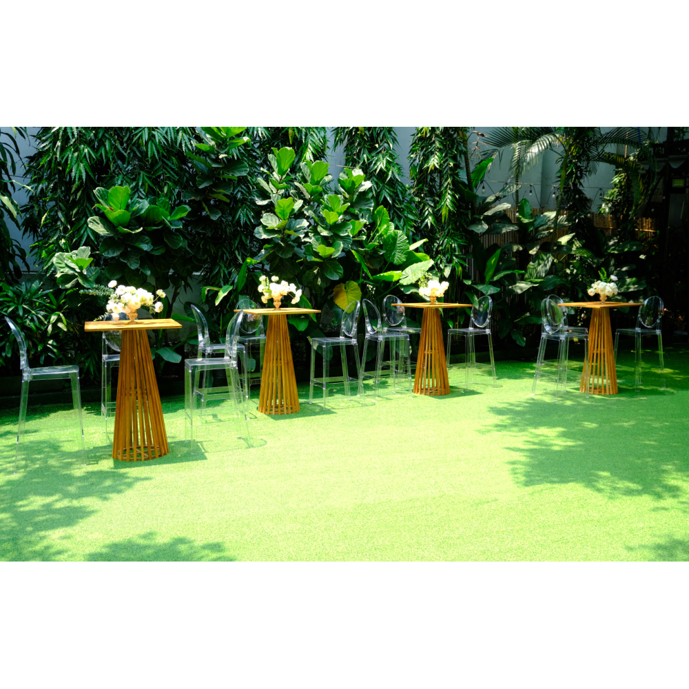 Ghost Bar & Bàn Cocktail Gỗ Vuông – Mộc Mạc Hiện Đại Cho Sự Kiện Ngoài Trời