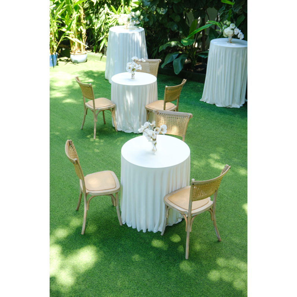 Crossback Rattan Chair – Bàn Ghế Bar Mộc Mạc Tự Nhiên Cho Sự Kiện Ngoài Trời