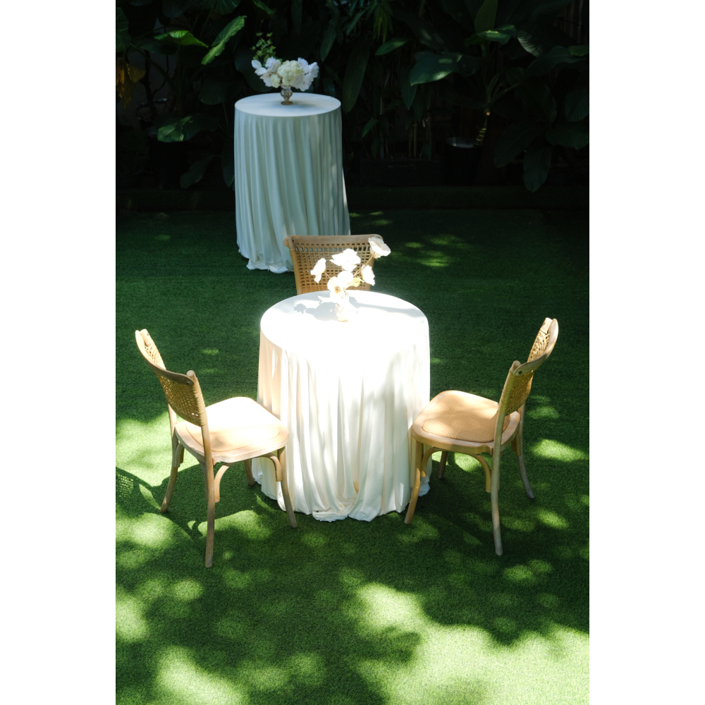 Crossback Rattan Chair – Bàn Ghế Bar Mộc Mạc Tự Nhiên Cho Sự Kiện Ngoài Trời