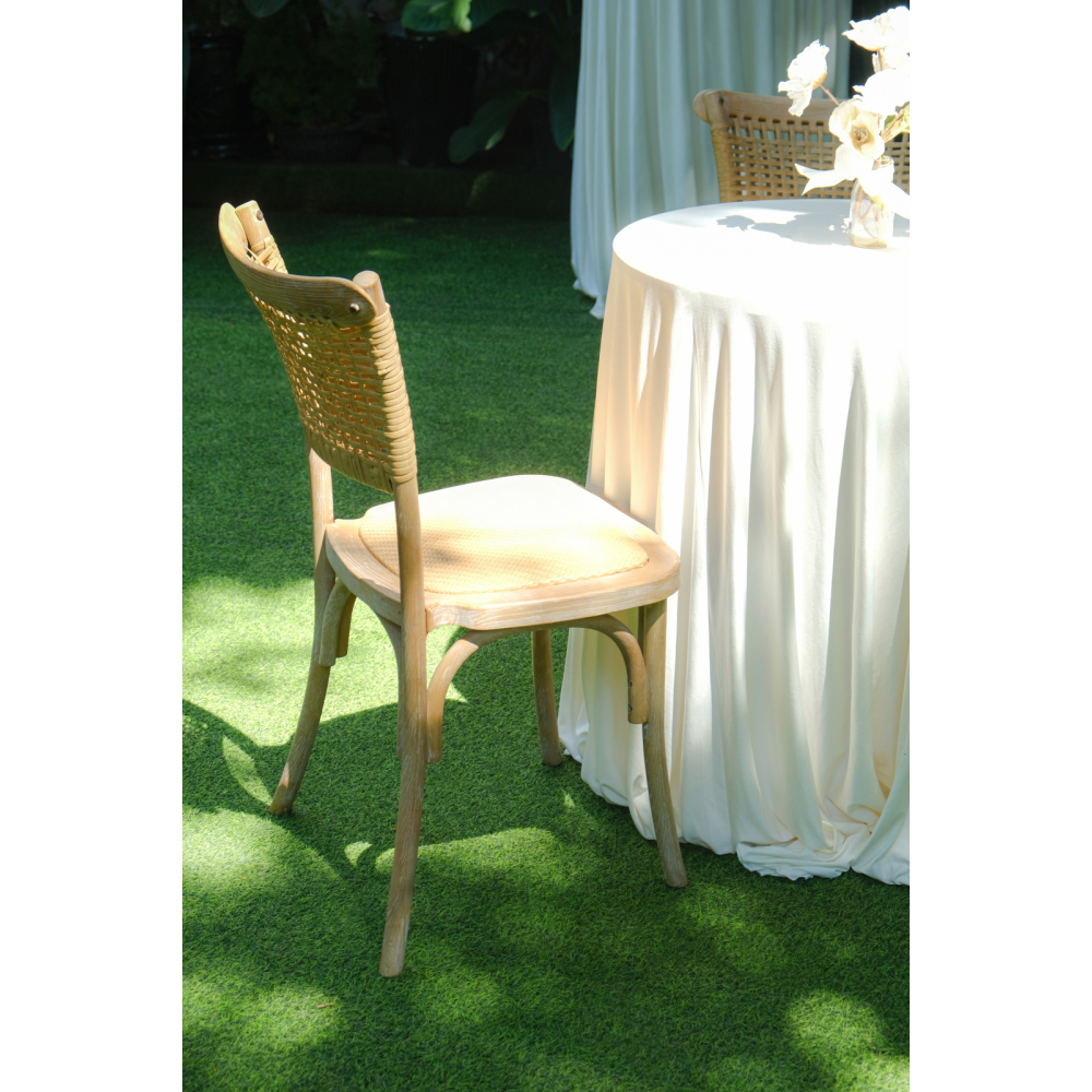 Crossback Rattan Chair – Bàn Ghế Bar Mộc Mạc Tự Nhiên Cho Sự Kiện Ngoài Trời