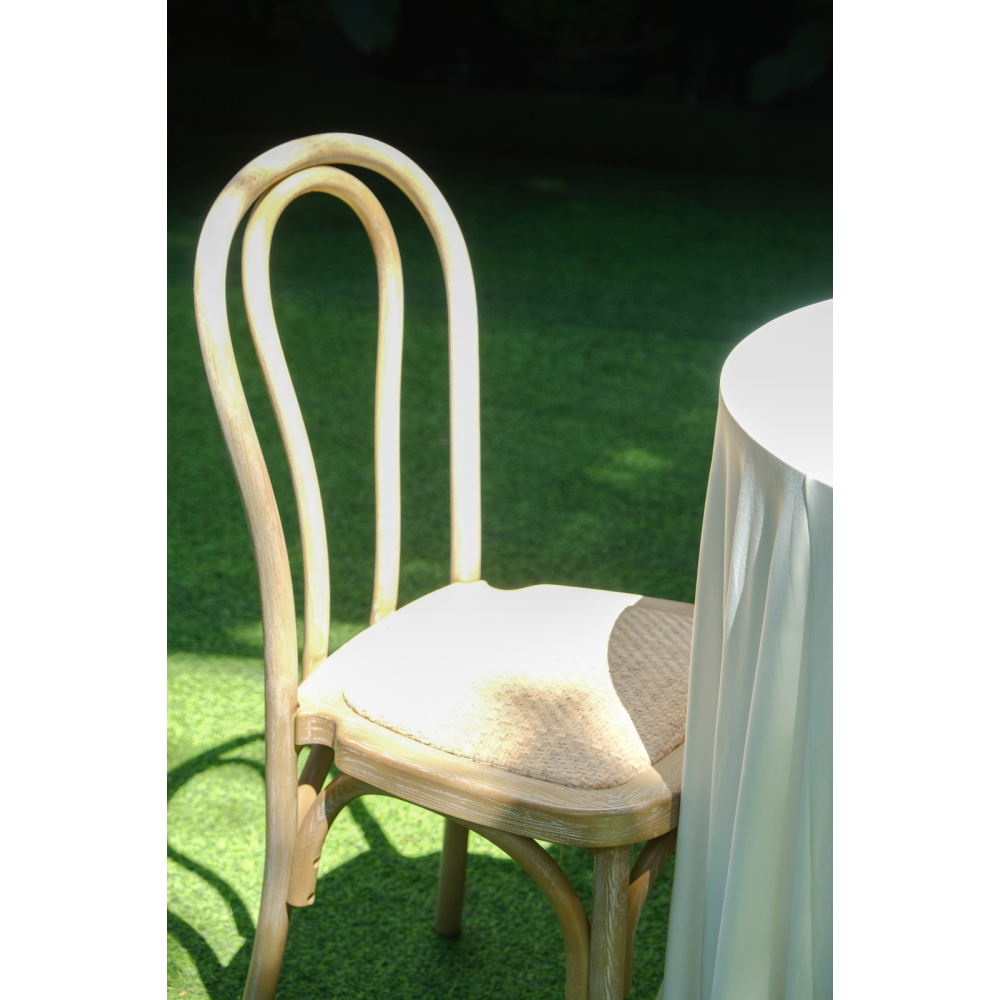Thonet Chair Vân Gỗ Tự Nhiên – Bàn Ghế Bar Mộc Mạc & Tinh Tế Cho Tiệc Cưới