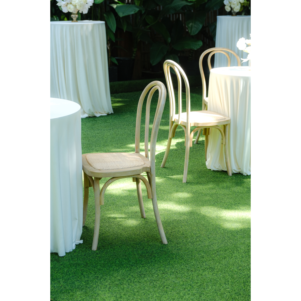 Thonet Chair Vân Gỗ Tự Nhiên – Bàn Ghế Bar Mộc Mạc & Tinh Tế Cho Tiệc Cưới