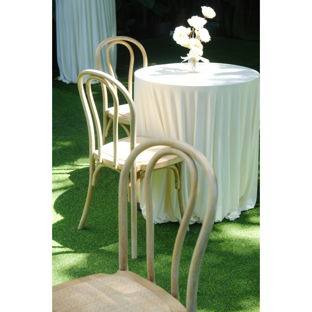 Thonet Chair Vân Gỗ Tự Nhiên – Bàn Ghế Bar Mộc Mạc & Tinh Tế Cho Tiệc Cưới