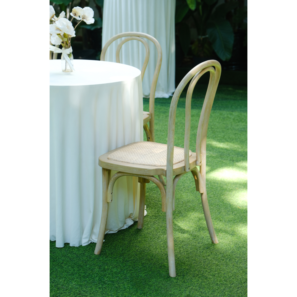 Thonet Chair Vân Gỗ Tự Nhiên – Bàn Ghế Bar Mộc Mạc & Tinh Tế Cho Tiệc Cưới
