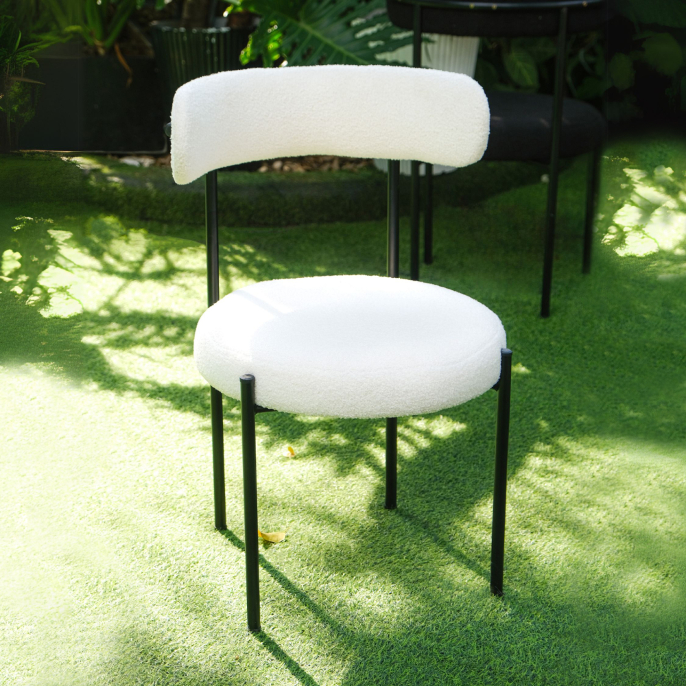 Bouclé White – Khung Ghế Đen | Ghế Sự Kiện Sang Trọng