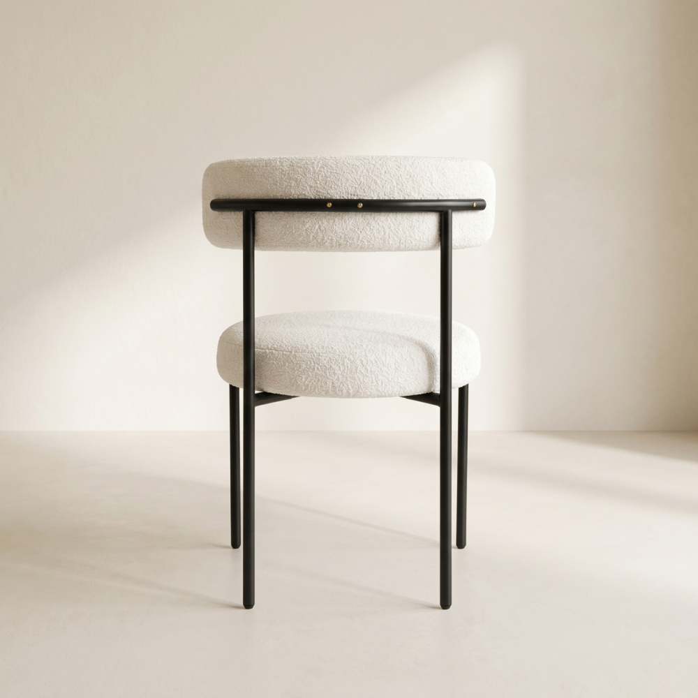 Bouclé Chair – Điểm Mềm Phá Cứng Cho Bàn Tiệc Cưới Hiện Đại