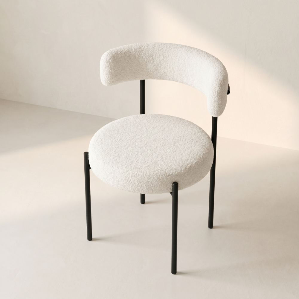 Bouclé Chair – Điểm Mềm Phá Cứng Cho Bàn Tiệc Cưới Hiện Đại