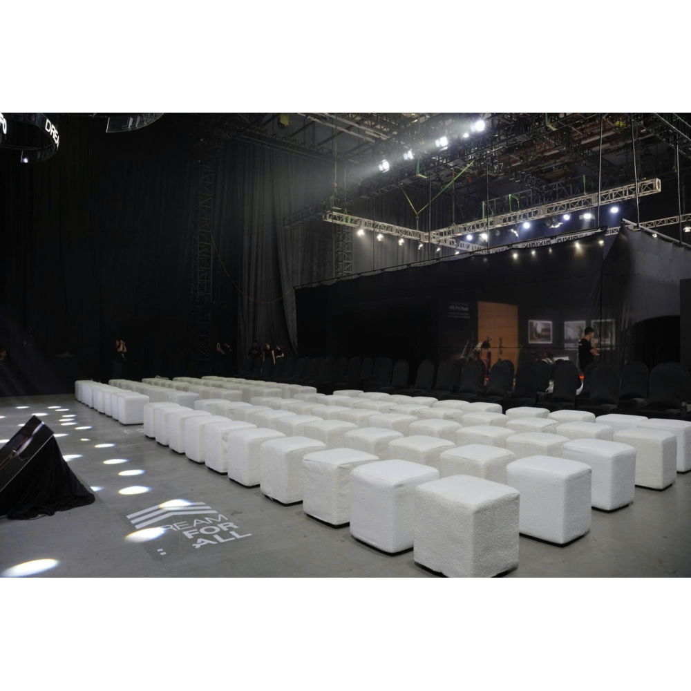 DON SOFA VUÔNG MÀU TRẮNG – TRANG NHÃ TINH KHÔI