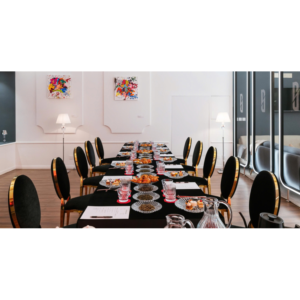 GHẾ SỰ KIỆN CAO CẤP | LOUIS CHAIR NỆM ĐEN – QUYỀN LỰC, TINH TẾ, SANG TRỌNG