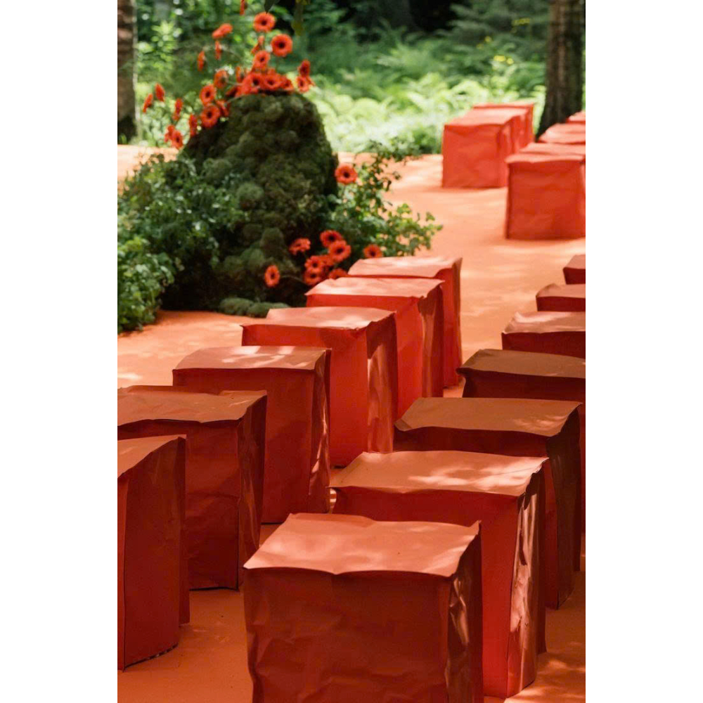SOFA SỰ KIỆN CAO CẤP | PAPER STOOL DEEP RED – SẮC ĐỎ ĐẬM ĐẦY CẢM XÚC