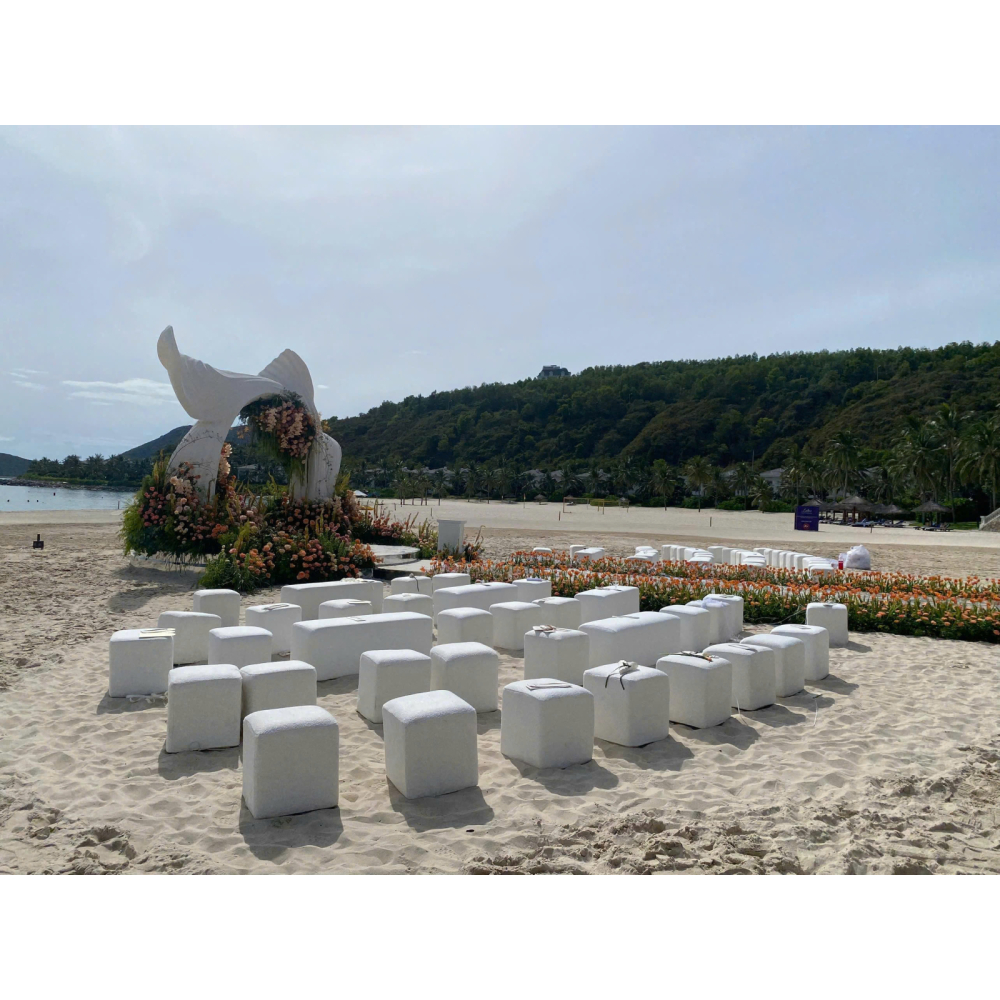 Ghế Lounge Bench Trắng – Thanh Lịch & Tinh Tế Cho Không Gian Sự Kiện