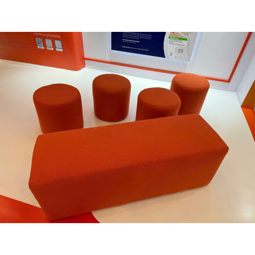Ghế Sofa Băng Lounge Màu Cam – Điểm Nhấn Năng Động Cho Không Gian Sự Kiện