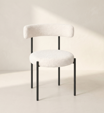 Bouclé Chair – Điểm Mềm Phá Cứng Cho Bàn Tiệc Cưới Hiện Đại