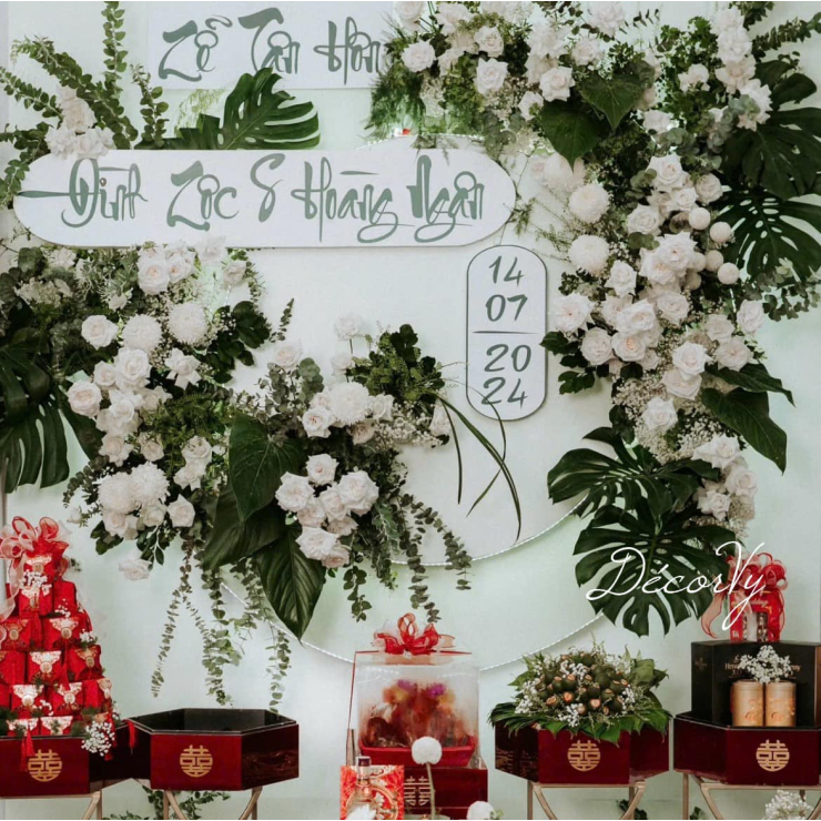 Thưởng Thức Lễ Gia Tiên Với Hoa Sen Tinh Tế Truyền Thống