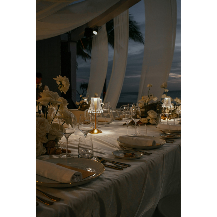 Thonet White – Thanh Thoát & Tinh Khôi Giữa Không Gian Biển Ngập Tràn Ánh Sáng