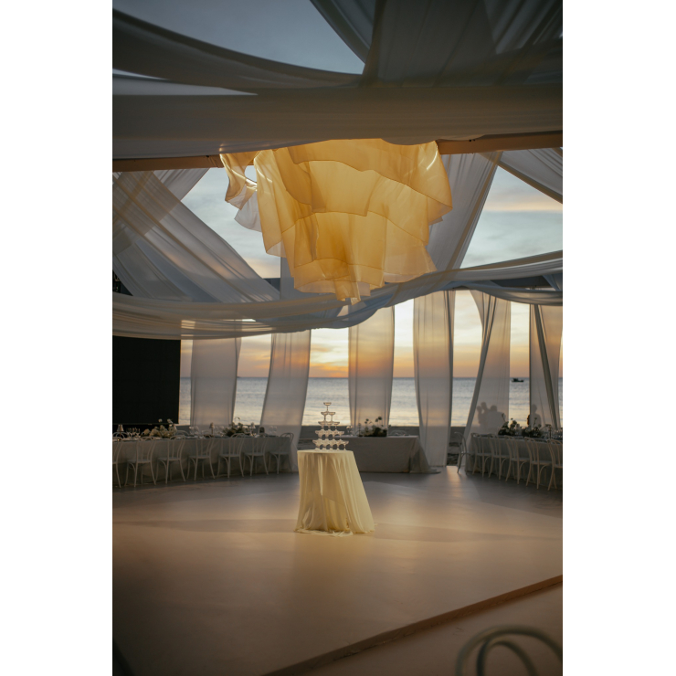 Luxury Wedding | Thanh Khiết Tối Giản Giữa Biển Trắng Tinh Khôi