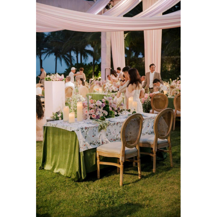 Luxury Wedding | Lễ Cưới Lãng Mạn Giữa Sắc Hoa Hồng & Biển Xanh