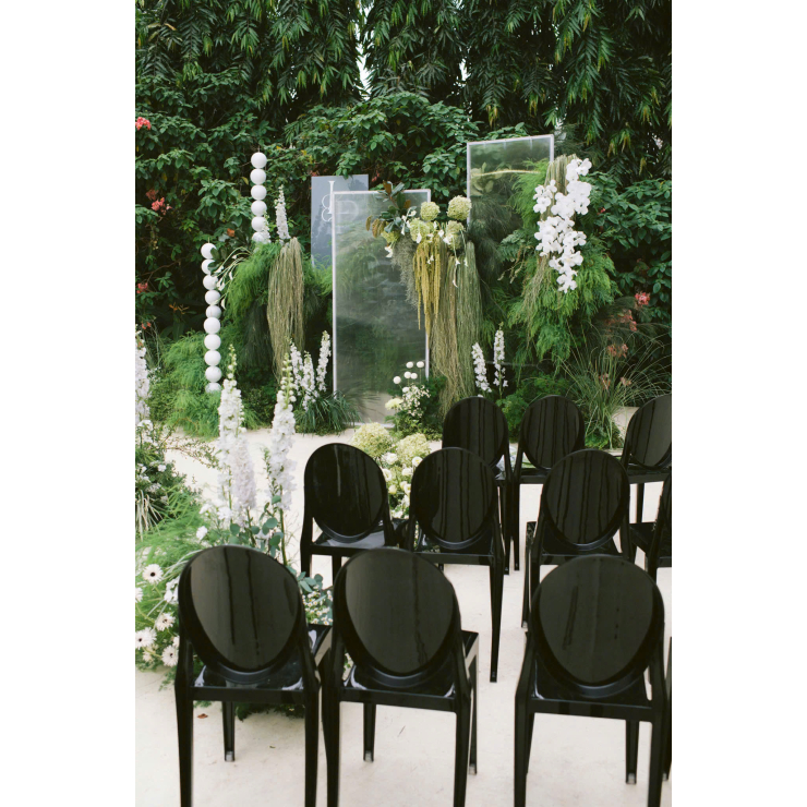 Ghost Chair Black | Sắc Đen Huyền Bí Trong Không Gian Lễ Cưới