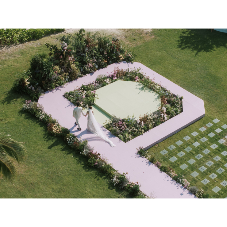Luxury Wedding | Lễ Cưới Hiện Đại Giữa Biển Xanh – Vẻ Đẹp Trong Suốt Của Box Chair