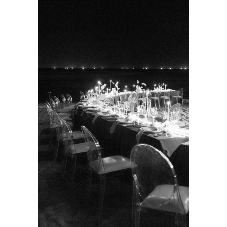 Ghost Chair – Vẻ Đẹp Trong Suốt Trong Bữa Tiệc Cảm Xúc 