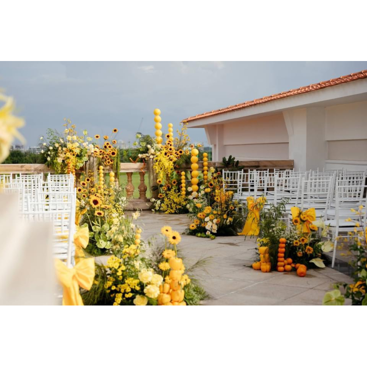 Lễ Vow Ngoài Trời Đẹp Tinh Tế  Với Concept Trắng Điểm Vàng Ấn Tượng