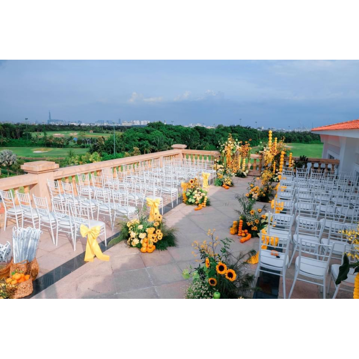 Lễ Vow Ngoài Trời Đẹp Tinh Tế  Với Concept Trắng Điểm Vàng Ấn Tượng