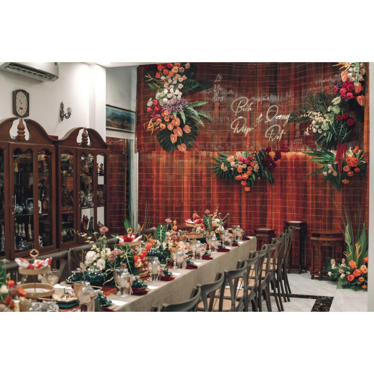 Vintage Style | Impressive Family Wedding Ceremony At Romantic Private Home